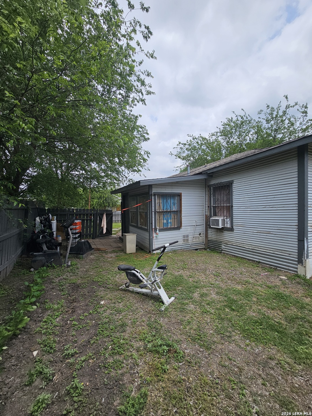 2318 W Poplar Street San Antonio TX 78207