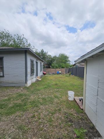 2318 W Poplar Street San Antonio TX 78207
