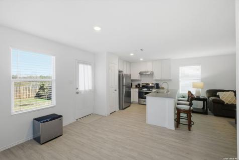 124 Wood Moss Floresville TX 78114