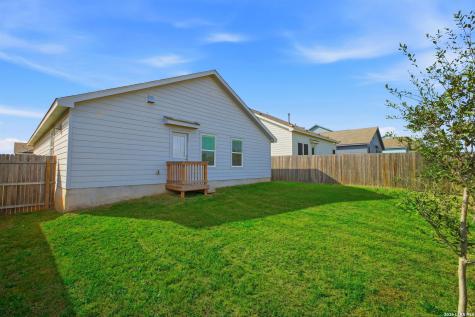 124 Wood Moss Floresville TX 78114