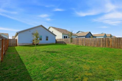 124 Wood Moss Floresville TX 78114