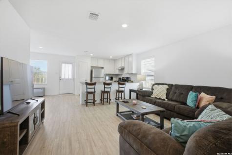 124 Wood Moss Floresville TX 78114
