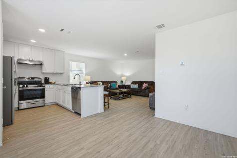 124 Wood Moss Floresville TX 78114