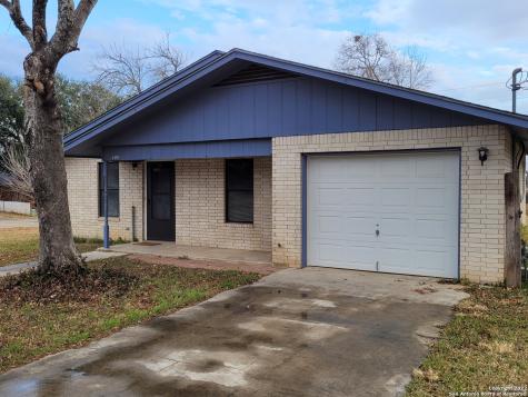 1101 Longridge Drive Floresville TX 78114