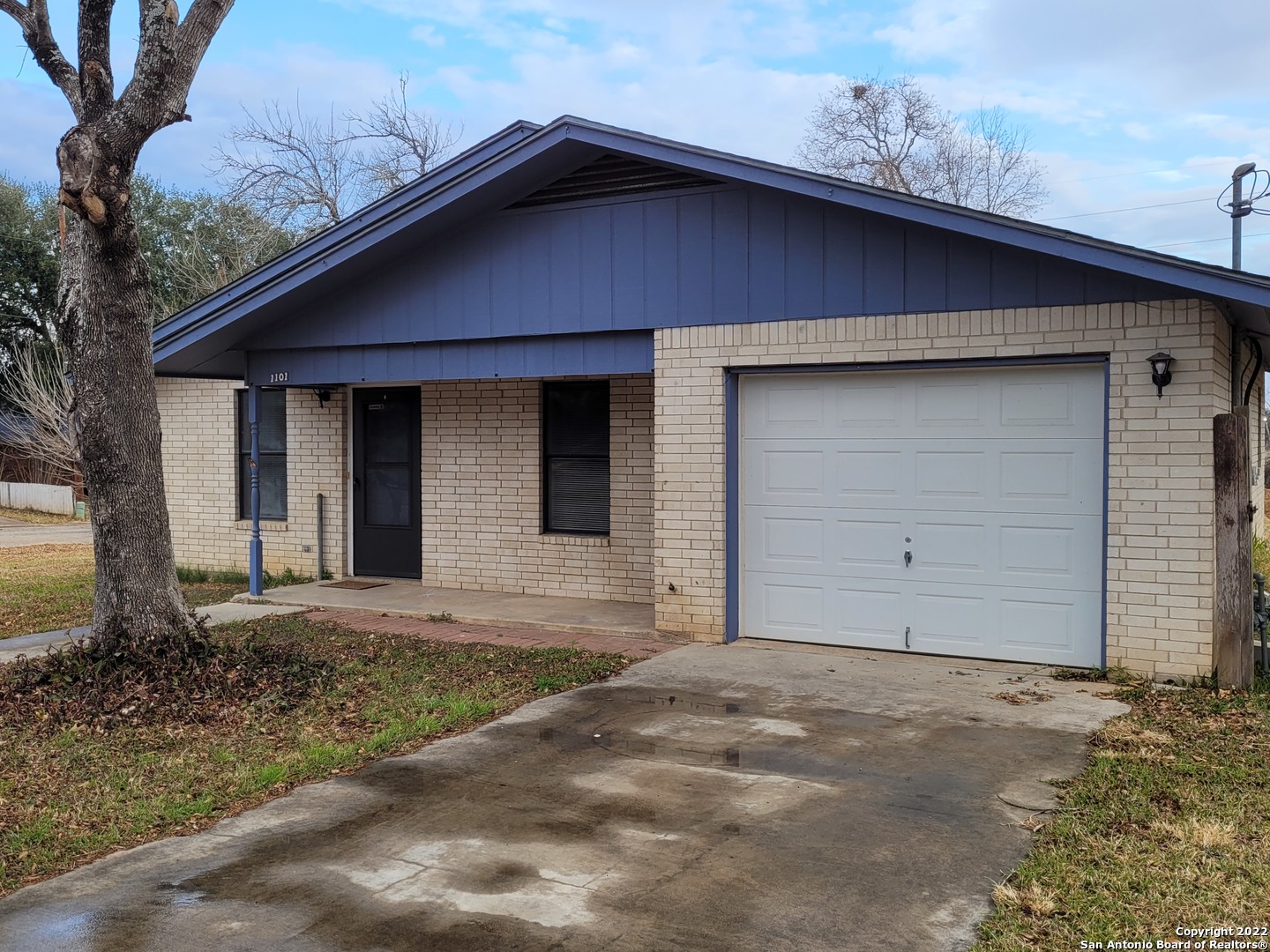 1101 Longridge Drive Floresville TX 78114