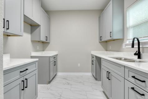 5507 Pageland Drive Kirby TX 78219