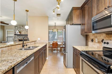 16503 Burr Hill San Antonio TX 78247