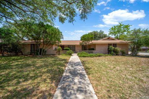 402 Waycrest Windcrest TX 78239