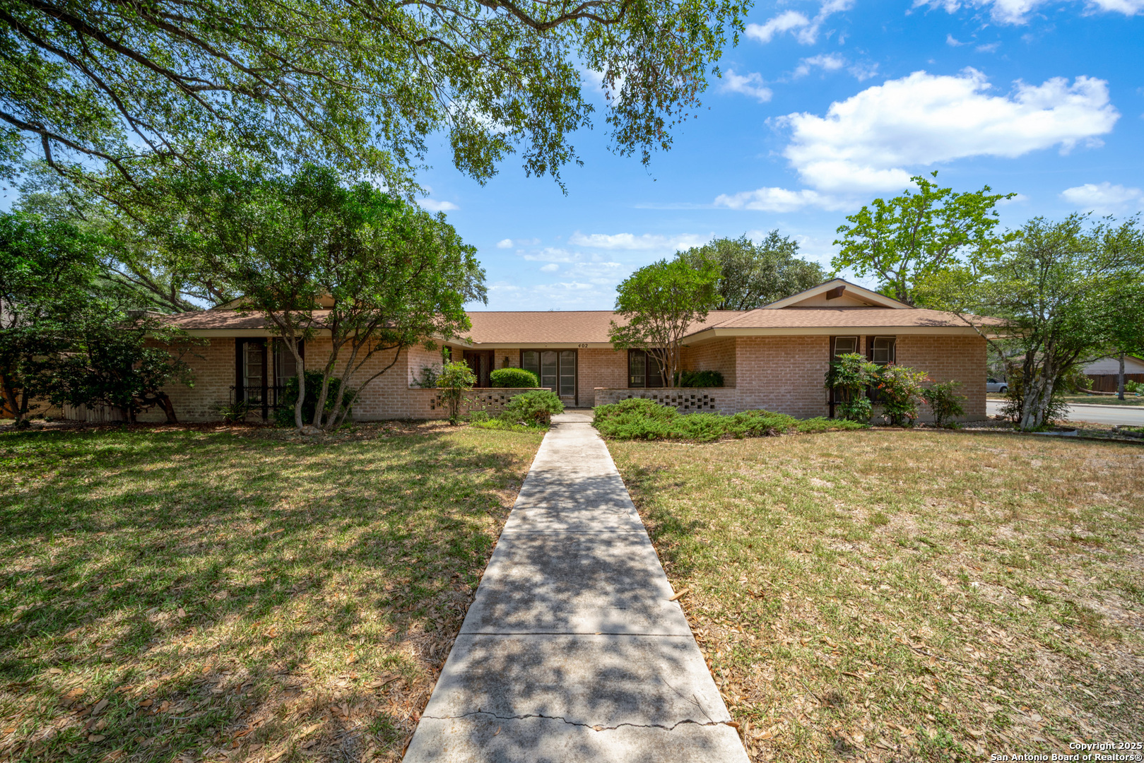 402 Waycrest Windcrest TX 78239