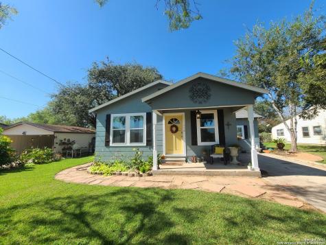 118 S Bryant Street Pleasanton TX 78064