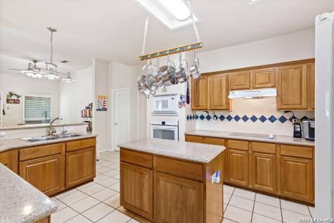 1123 Meadowalk San Antonio TX 78253