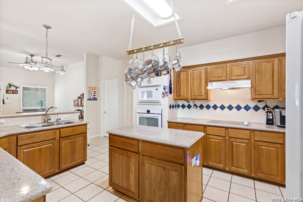 1123 Meadowalk San Antonio TX 78253