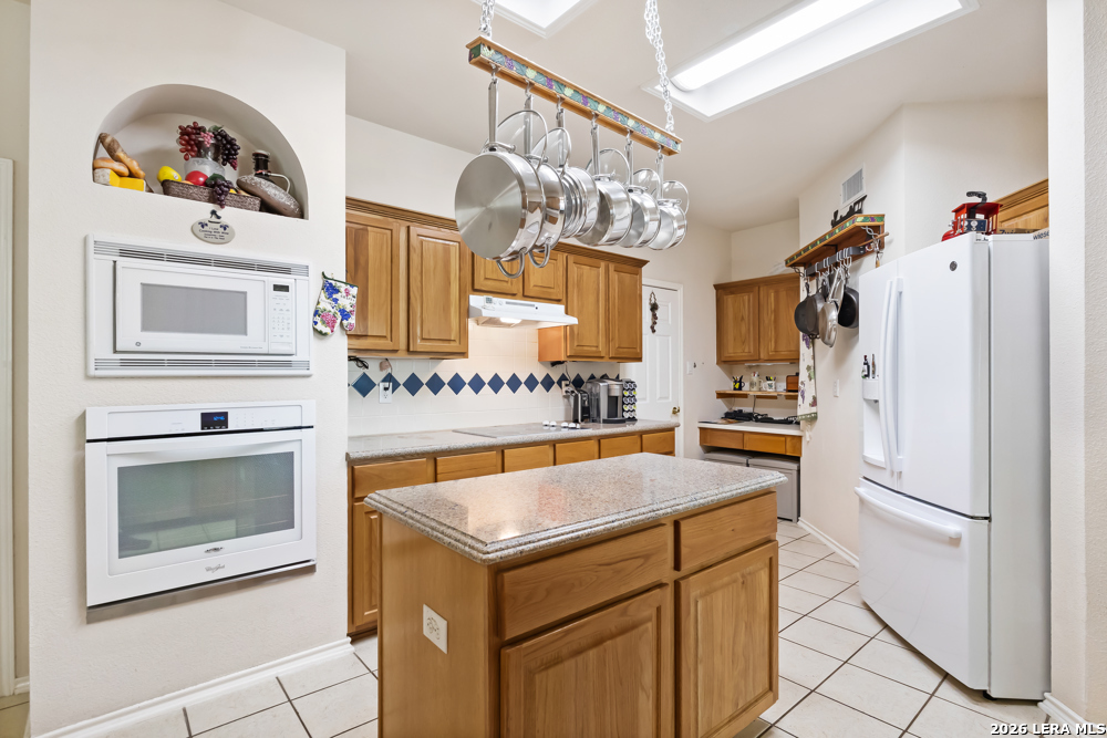 1123 Meadowalk San Antonio TX 78253