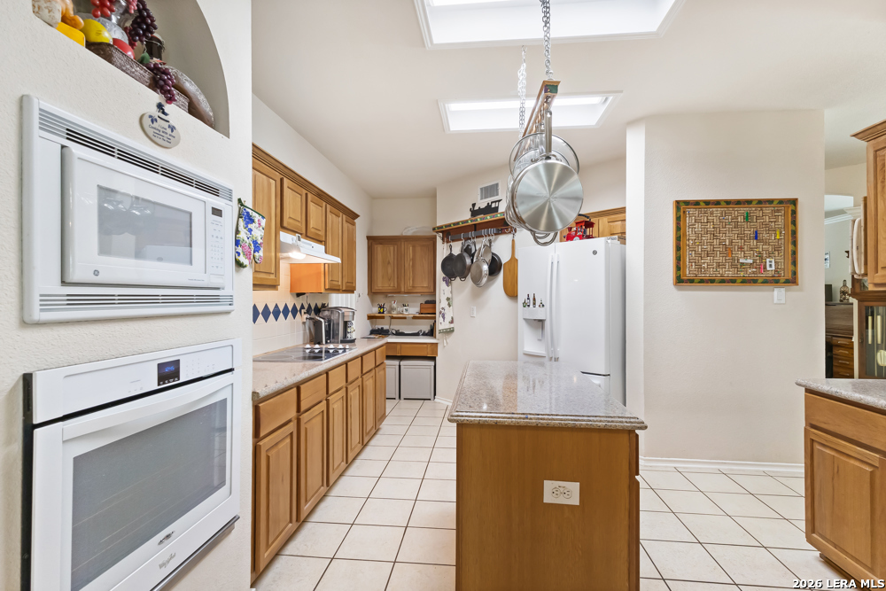 1123 Meadowalk San Antonio TX 78253