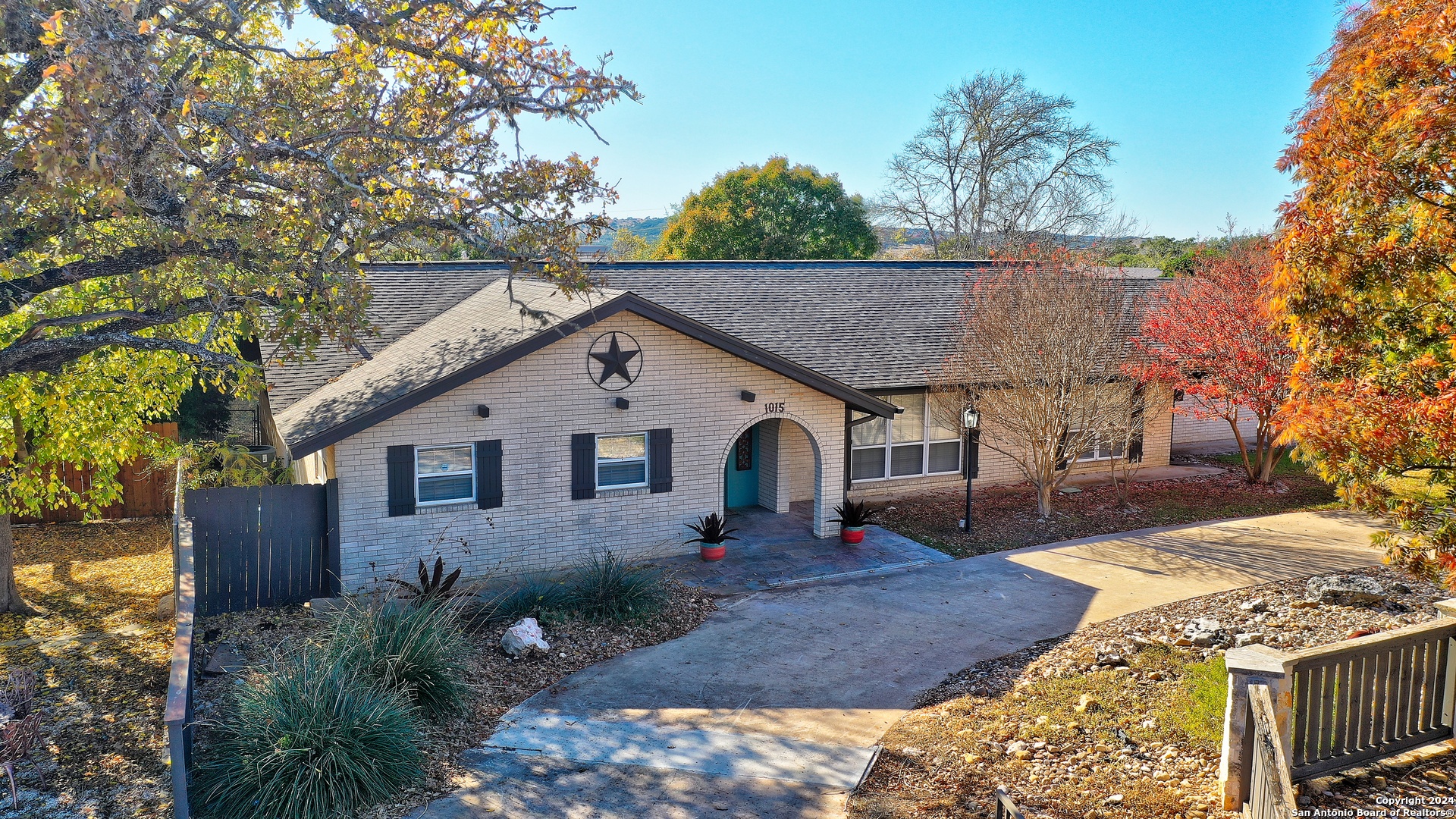 1015 W Main Street Kerrville TX 78028