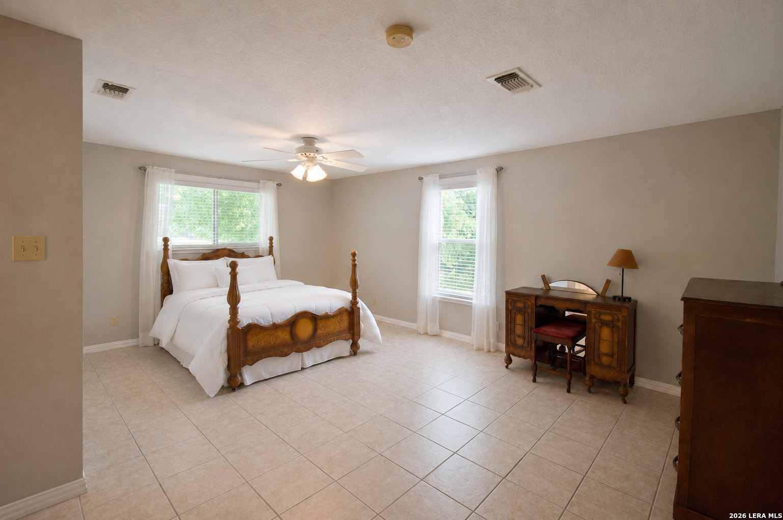 702 E Schubert Fredericksburg TX 78624