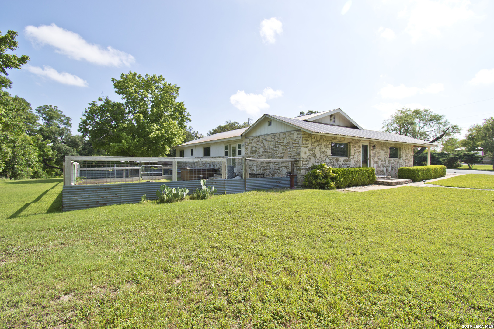 702 E Schubert Fredericksburg TX 78624
