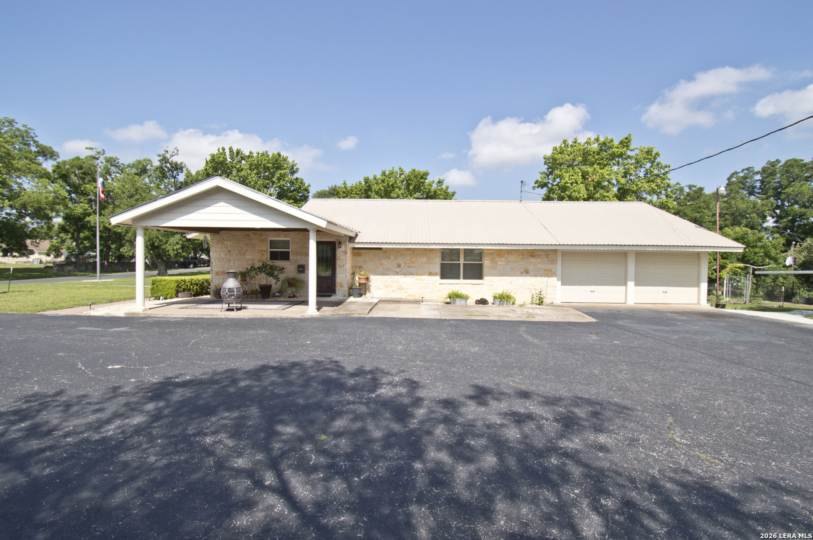 702 E Schubert Fredericksburg TX 78624