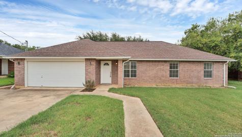 107 Windcrest Floresville TX 78114