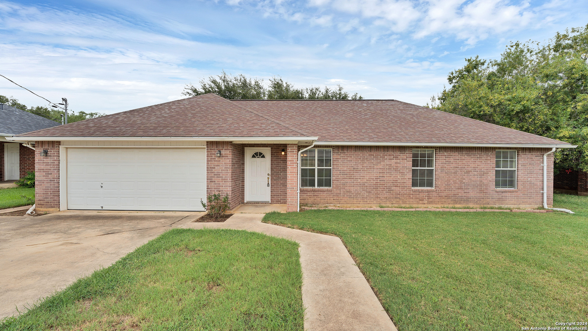107 Windcrest Floresville TX 78114