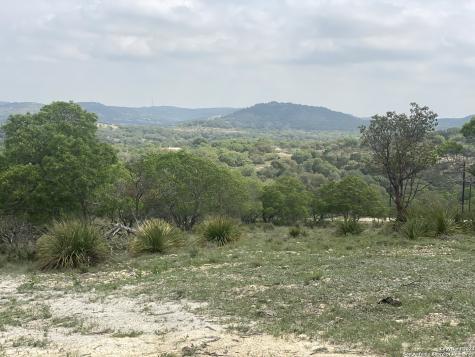 56 W Red Stage Pipe Creek TX 78063