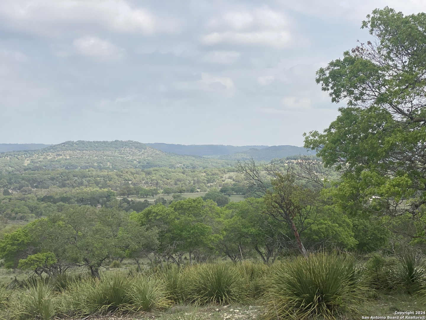 56 W Red Stage Pipe Creek TX 78063