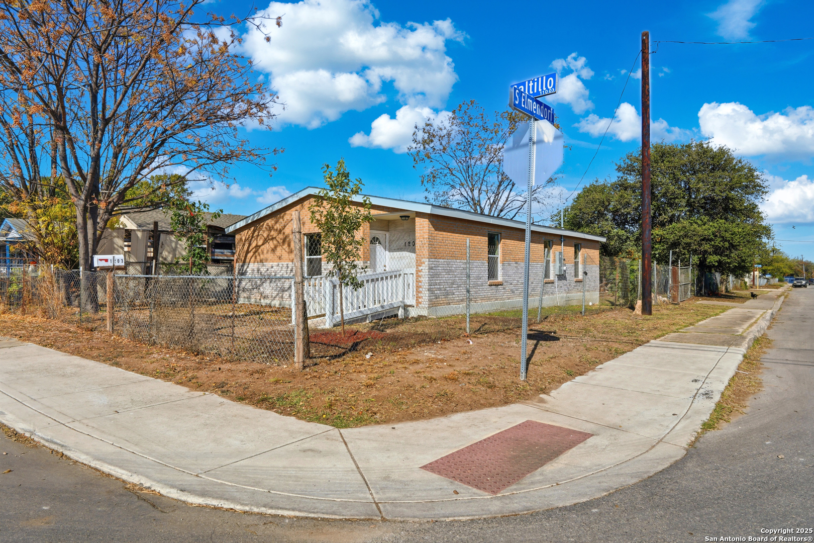 1203 Saltillo San Antonio TX 78207