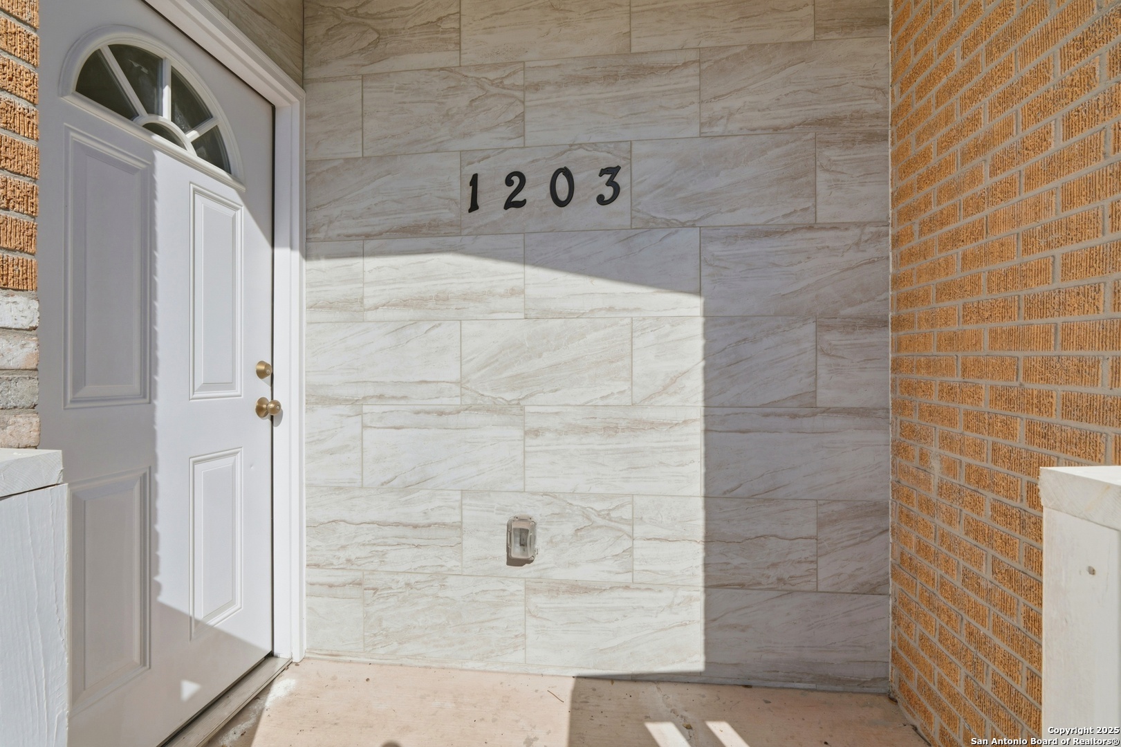 1203 Saltillo San Antonio TX 78207