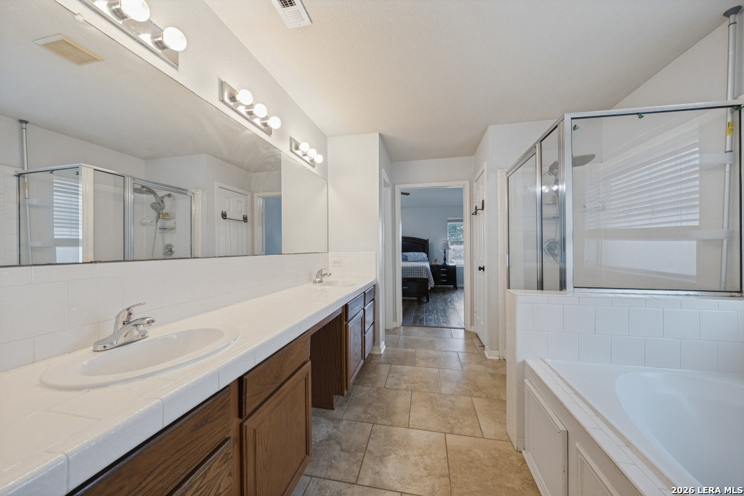 653 Lake Valley Drive La Vernia TX 78121