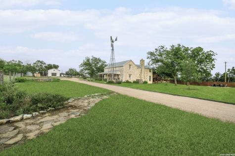 271 Smokehouse Road Fredericksburg TX 78624