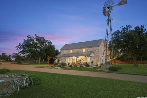 271 Smokehouse Road Fredericksburg TX 78624