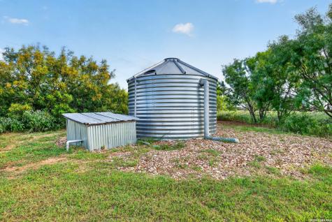 1980 County Road 361 La Vernia TX 78121