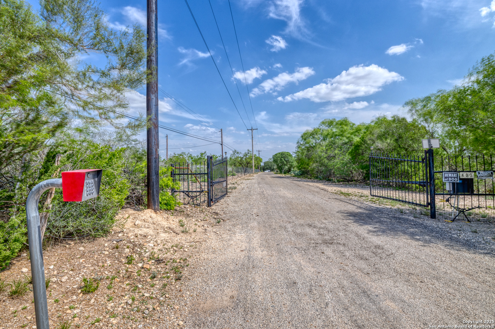433 Mills Lane Uvalde TX 78801