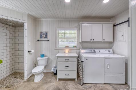 433 Mills Lane Uvalde TX 78801