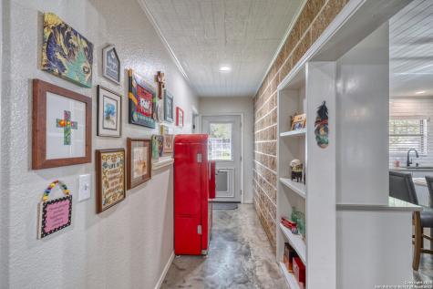 433 Mills Lane Uvalde TX 78801