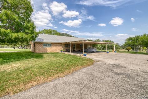 433 Mills Lane Uvalde TX 78801