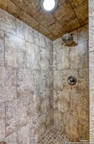 433 Mills Lane Uvalde TX 78801