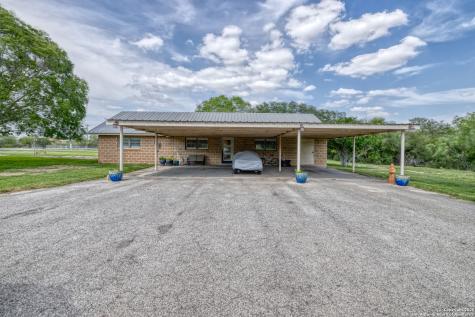 433 Mills Lane Uvalde TX 78801