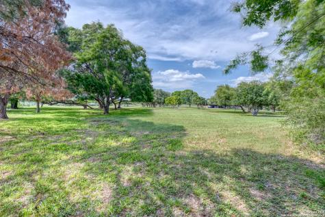 433 Mills Lane Uvalde TX 78801