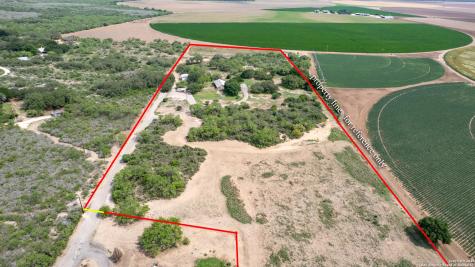 433 Mills Lane Uvalde TX 78801
