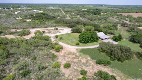 433 Mills Lane Uvalde TX 78801