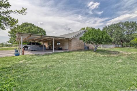433 Mills Lane Uvalde TX 78801