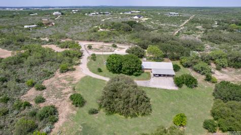 433 Mills Lane Uvalde TX 78801