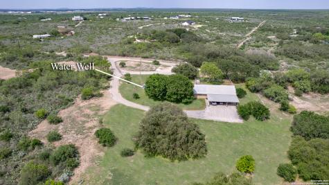 433 Mills Lane Uvalde TX 78801