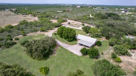 433 Mills Lane Uvalde TX 78801