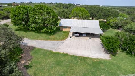 433 Mills Lane Uvalde TX 78801