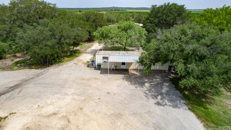433 Mills Lane Uvalde TX 78801
