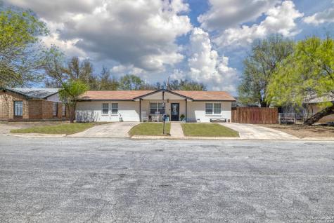 722 Barton Street Uvalde TX 78801