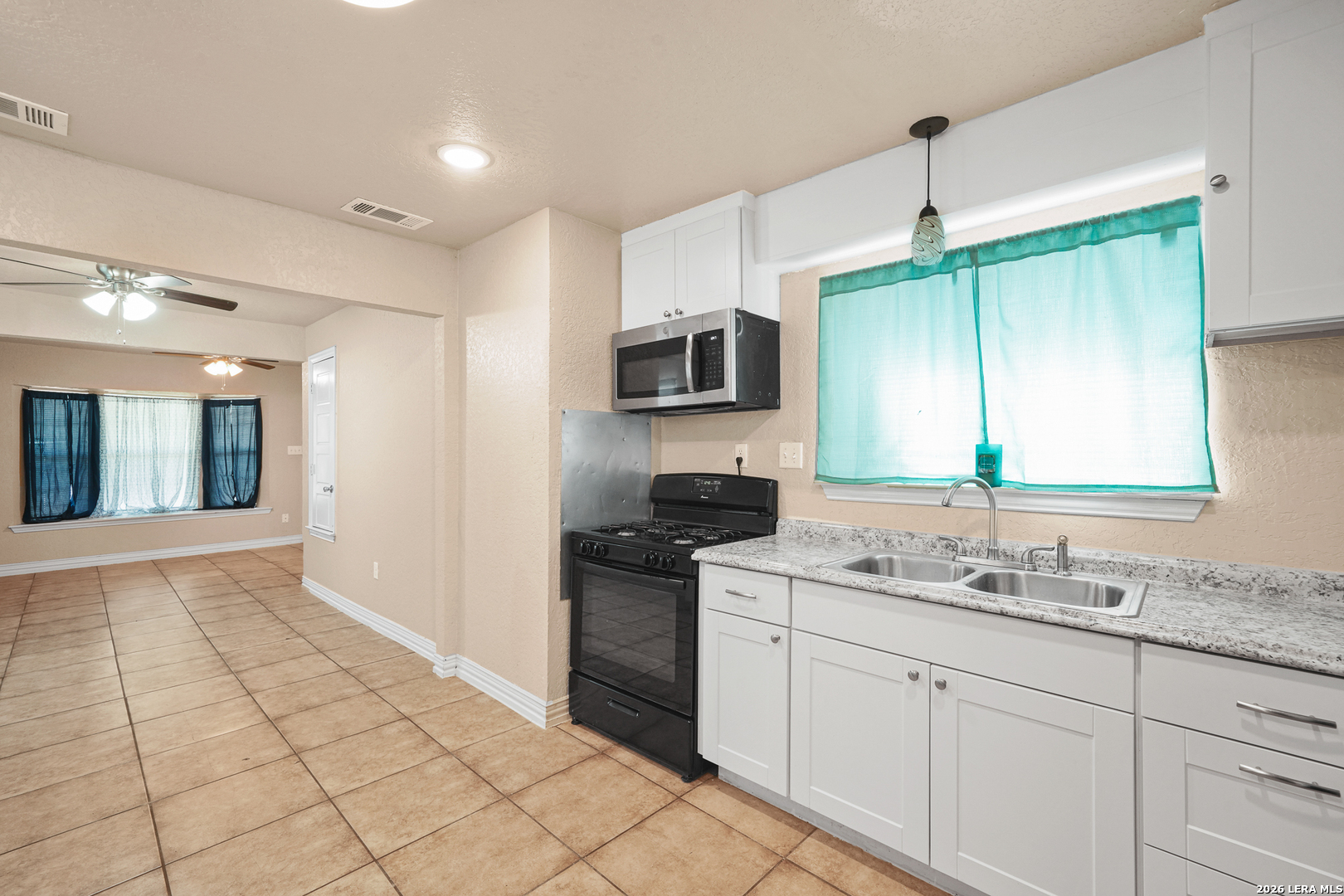 1651 S Elmendorf San Antonio TX 78207