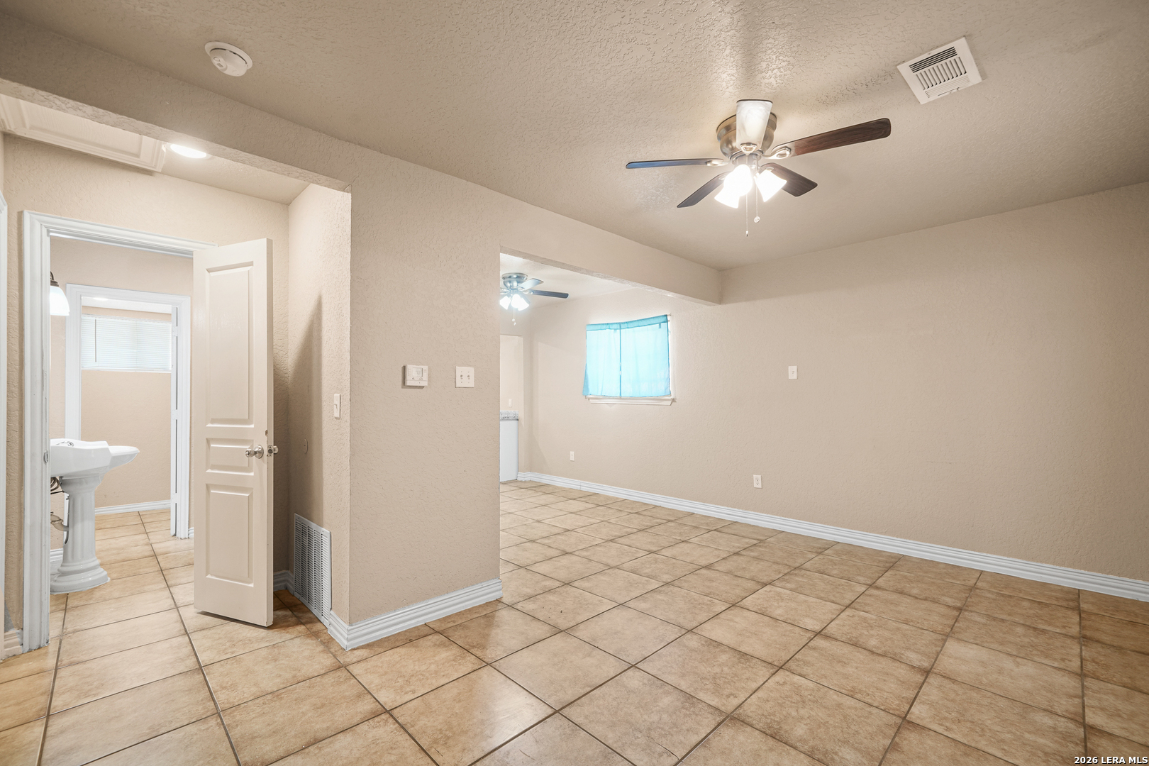 1651 S Elmendorf San Antonio TX 78207